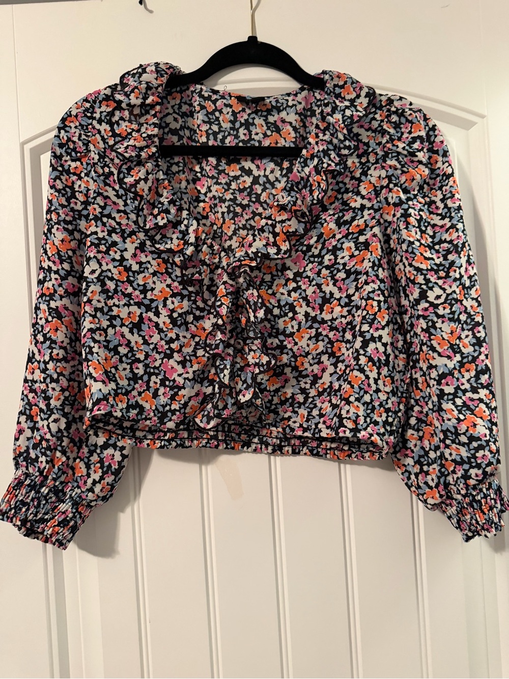 Vero Moda Black Floral Ruffle Tie-Front Crop Blouse